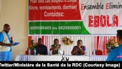 Le Ministre de la Santé Oly Ilunga, au centre, et le Jean-Jacques Muyembe, chercheur congolais et pionnier de la lutte contre Ebola participent à une émission publique de la Radio Okapi à Beni, Nord-Kivu, 6 septembre 2018. (Twitter/Ministère de la Santé d