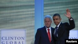 El presidente Barack Obama junto al expresidente Bill Clinton durante su presentación en la Iniciativa Global Clinton, donde el mandatario anunció nuevas medidas contra el tráfico de personas. 