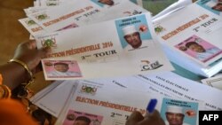 A polling station worker counts ballots during the second round of the presidential election at the polling station in Niamey, Niger, March 20, 2016.