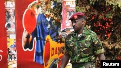 Muhoozi Kainerugaba, fils du président ougandais Yoweri Museveni, est, sur cette photo, aperçu à Kampala, 12 juillet 2010. Kainerugaba a été promu mercredi au rang de général de division en charge du commandement des forces spéciales.