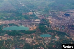 Bekas tambang di Kalimantan Timur, 18 November 2015. (Foto: Antara/Wahyu Putro A via Reuters)