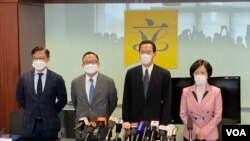 香港4名立法會及行政會議成員葉劉淑儀（右起）、陳智思、廖長江及張國鈞以個人身份訪問美國後召開記者會總結行程。（美國之音 湯惠芸拍攝）