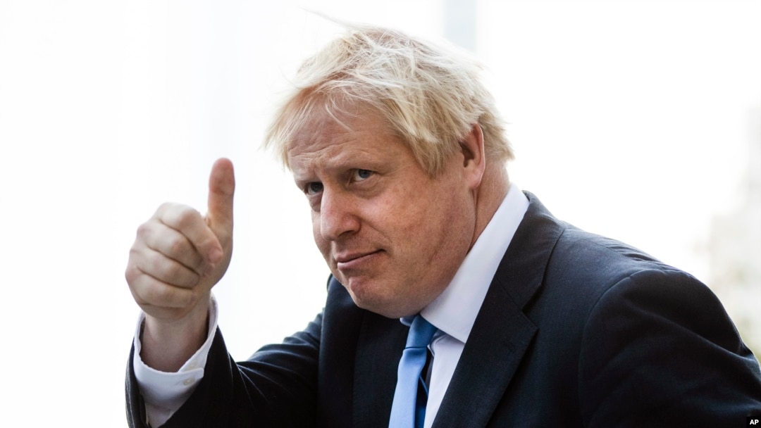 Premijer Velike Britanije Boris Džonson gestiklira prilikom polaska sa Hadson jardsa, u Njujorku, 24. septrembra 2019.