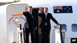 ورود نخست وزیران بریتانیا و استرالیا به فرودگاه بریسبین در استرالیا 
