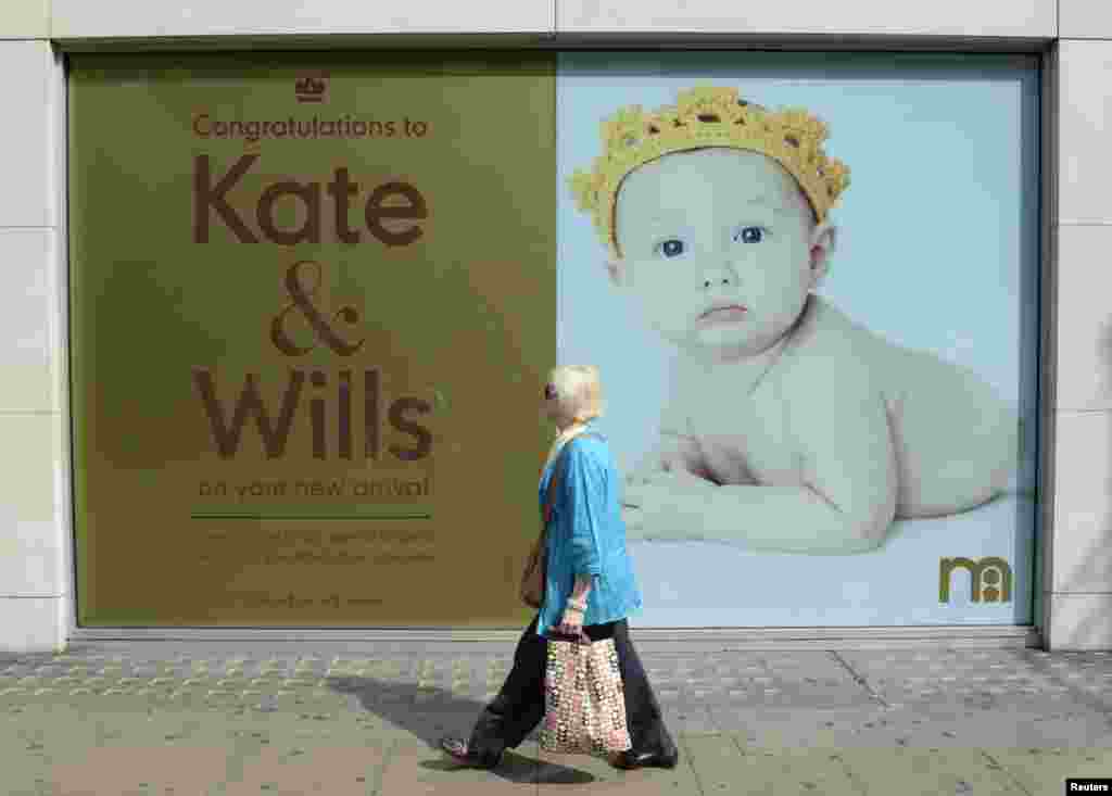 A Mothercare store displays a poster congratulating Britain&#39;s Prince William and his wife, Catherine, Duchess of Cambridge, on the birth of their baby boy, on Oxford Street, central London, July 23, 2013.&nbsp;