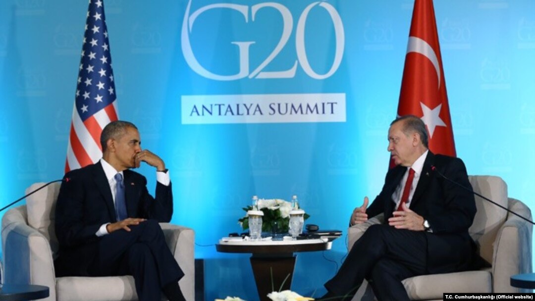 Presiden AS Barack Obama melakukan pertemuan dengan Presiden Turki Recep Tayyip Erdogan di sela KTT G-20 di Antalya, Turki hari Minggu (15/11).