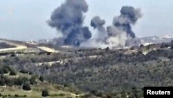 Dim se diže nakon, kako izraelske oružane snage kažu, zračnog napada na ciljeve Hezbolaha na lokaciji koja je navedena kao Liban.