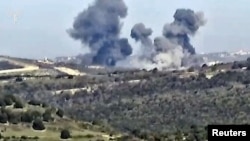 以色列武装部队称对黎巴嫩某地点的真主党目标进行空袭后冒出浓烟。