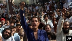 People from Pakistani tribal areas participate in a rally in Karachi, April 8, 2018. Thousands of people from Pakistan's tribes have rallied in Peshawar and in Karachi demanding the release of suspects being held by authorities on alleged links to militants.