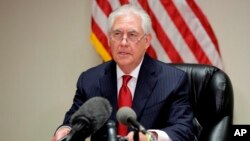 Washington ha anunciado este domingo que quieren que los sirios "decidan por ellos mismos su destino y el de Al Assad", según lo ha afirmado el secretario de Estado de EE.UU., Rex Tillerson.