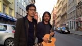 Gitaris Indonesia, Tohpati dan Dewa Budjana di Praha, Republik Ceko (foto/dok: Dewa Budjana)