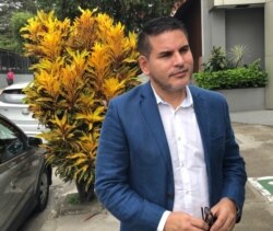 El político conservador, Fabricio Alvarado, un pastor evangélico, dice que el matrimonio gay estaría entrando en vigencia en Costa Rica este martes sin que el tema haya sido discutido en la Asamblea Nacional.