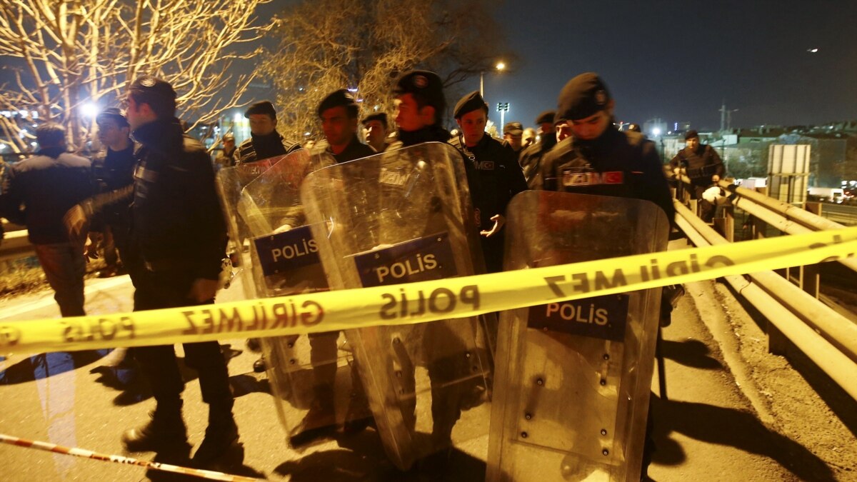 Explosion in Istanbul Causes Injuries, Transport Halt