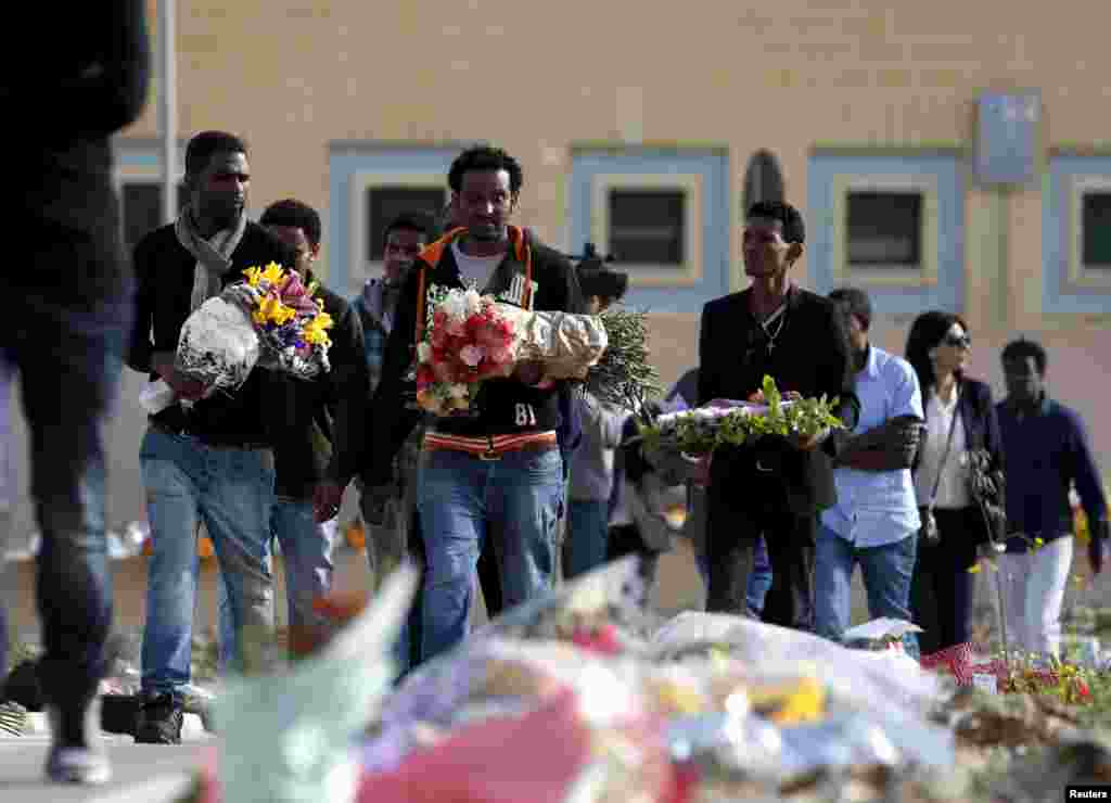 Migrants arrive for an interfaith burial service for 24 dead migrants at Mater Dei Hospital in Tal-Qroqq, outside Valletta, April 23, 2015.