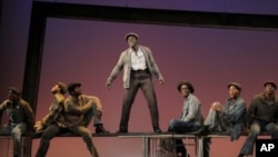 Scena iz mjuzikla "The Scottsboro Boys"