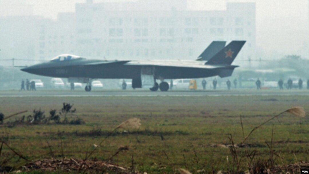 Pesawat tempur J-20 Tiongkok terlihat di Chengdu, provinsi Sichuan, beberapa pekan lalu.
