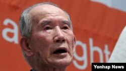 지난해 12월 서울 프레스센터에서 열린 '북한인권의 날' 행사에서 탈북 국군포로인 유영복 씨가 증언하고 있다. (자료사진)
