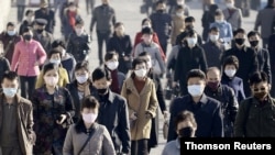 5일 북한 평양에서 마스크를 쓴 시민들.