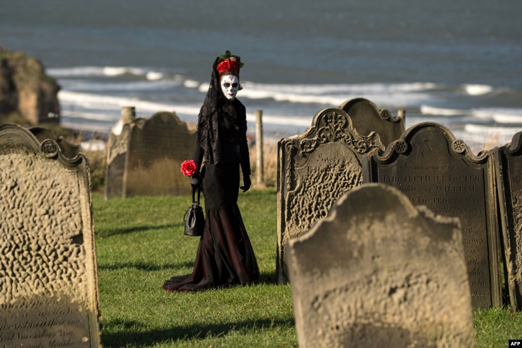  Ʈ񿡼    &#39;Ʈ  ˵&#39;(Whitby Goth Weekend) ڰ  Ȱ ִ.&nbsp;