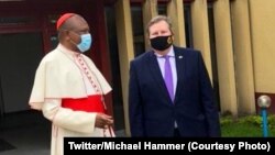 Ambasseur ya Etats-Unis Michael Hammer "Nzita" (D) na cardinal Fridolin Ambongo na Kinhsasa, le 12 juin 2020. (Twitter/Michael Hammer)