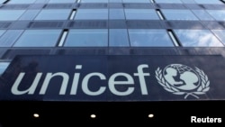 Logo UNICEF di Jenewa, Swiss. 