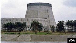 El reactor accidentado en Chenóbyl fue recubierto con un sarcófrago de plomo y concreto.