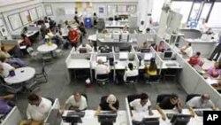 Unemployed people use computers to search for jobs and telephones to seek out unemployment insurance benefits at the Nevada JobConnect Career Center, 1 Sept. 2010, Las Vegas.