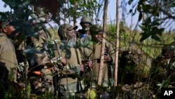 Congolese army commanders discuss tactics near Kibumba Hill, which is occupied by M23 rebels, around 25kms from the provincial capital Goma, in eastern Congo, Oct. 27, 2013.