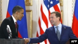 Tổng thống Hoa Kỳ Barack Obama và Tổng thống Nga Dmitri Medvedev ký Hiệp ước START mới vào ngày 8/4/2010