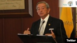 El ministro de Defensa de Ecuador, Oswaldo Jarrín, comparecerá ante la Asamblea Nacional por el tema de la ampliación de la pista de aterrizaje del aeropuerto de las Islas Galápagos.
