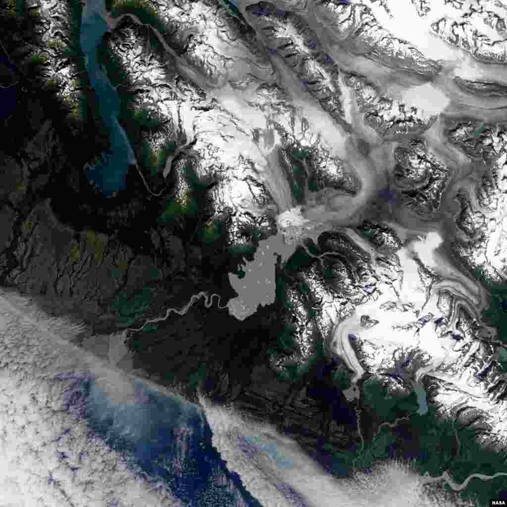 Glasier Yakutat di Brabazon, Alaska tenggara dengan luas es sekitar 810 kilometer persegi.