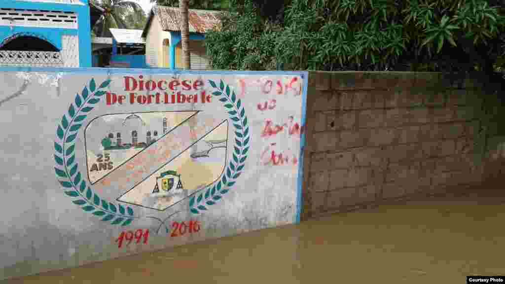Floodwaters are seen at a wall bordering the Catholic Diocesan Assembly in Fort-Liberté, northeast Haiti, Sept. 8, 2017. (Photo - Jaudelet Junior Saint Vil, courtesy VOA Creole Service)