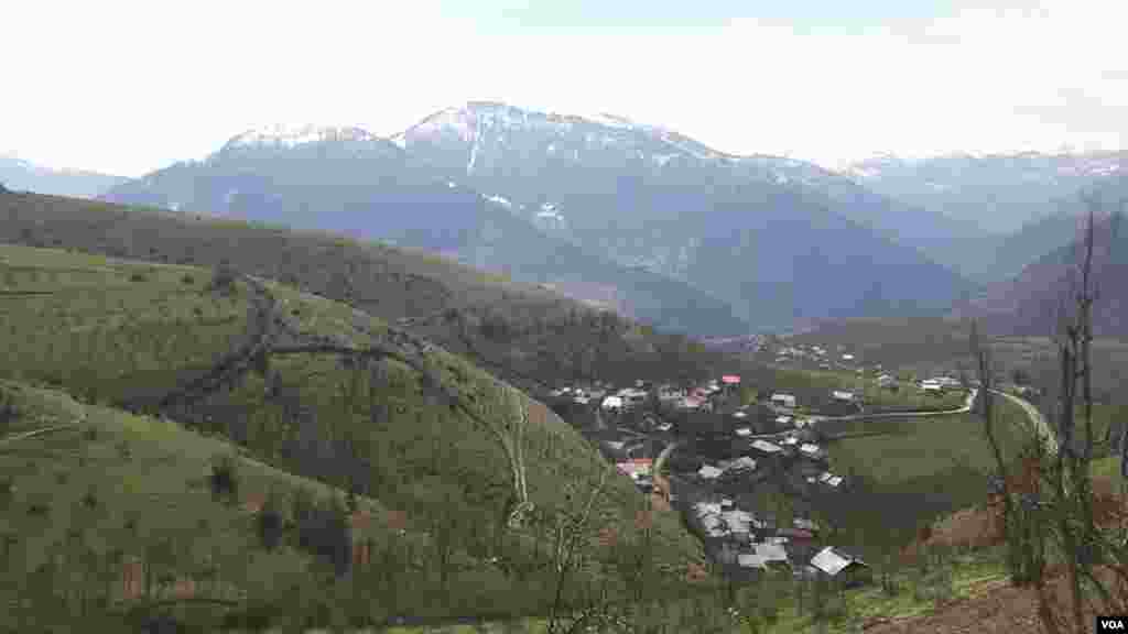روستای هلو بن دره از روستاهای شهرستان رودسر استان گیلان عکس: اسماعیل محسن زاده (ارسالی شما)