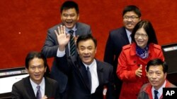 民进党立委苏嘉全当选民进党人的首任立法院正院长(2016年2月1日)