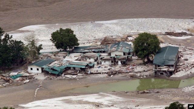 Damaged houses by River Ganges in Guptkashi, India, June 23, 2013.
