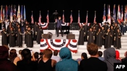 Američka muzička legenda Beri Menilou tokom sinoćnje generalne probe za večerašnji koncert u Vašingtonu