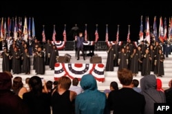 Barry Manilow tampil dalam gladi resik konser A Capitol Fourth 2015 di Washington, D.C., 3 Juli 2015.