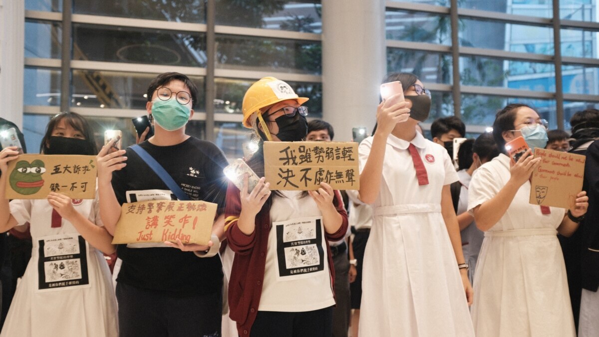 香港中学生参与反送中运动：“因为我是香港人”