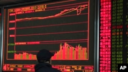 An investor monitors prices at a stock brokerage in Beijing on Tuesday, April 23, 2019. Asian stocks were mixed on Tuesday while oil prices soared to their highest level since October after the U.S. said it would soon impose sanctions on all buyers of Iranian oil.