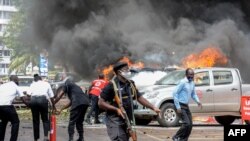 Bato bazali koluka koboma moto nsima na explosion pene na parlement na Kampala, Ouganda, 16 novembre 2021