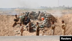30일 이라크 북부 키르키구 시에서 쿠르드족 병사들이 ISIL에 대항해 전투를 벌이고 있다.