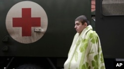 Раненый украинский солдат прибыл в госпиталь