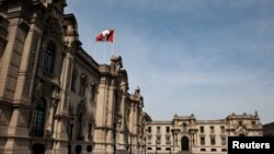 Una vista general muestra el Palacio de Gobierno de Perú el día de la declaración de la presidenta Dina Boluarte, después de que los fiscales allanaron su casa como parte de investigaciones sobre posible enriquecimiento ilícito, el 30 de marzo de 2024. REUTERS/Sebastián Castañeda