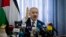 Le Premier ministre palestinien Mohammed Shtayyeh, préside une réunion du cabinet dans le village de Fasayil dans la vallée du Jourdain, le 16 septembre 2019.