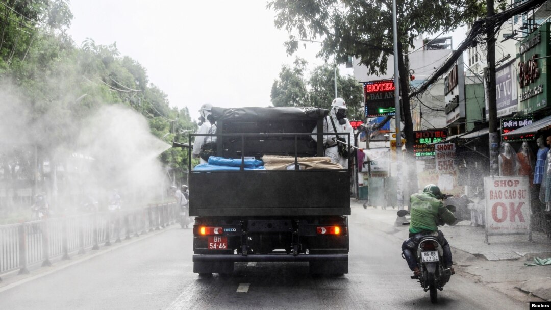 Tẩy trùng giữa mùa dịch covid tại Sài Gòn, 1 tháng Sáu, 2021. Hình minh họa.