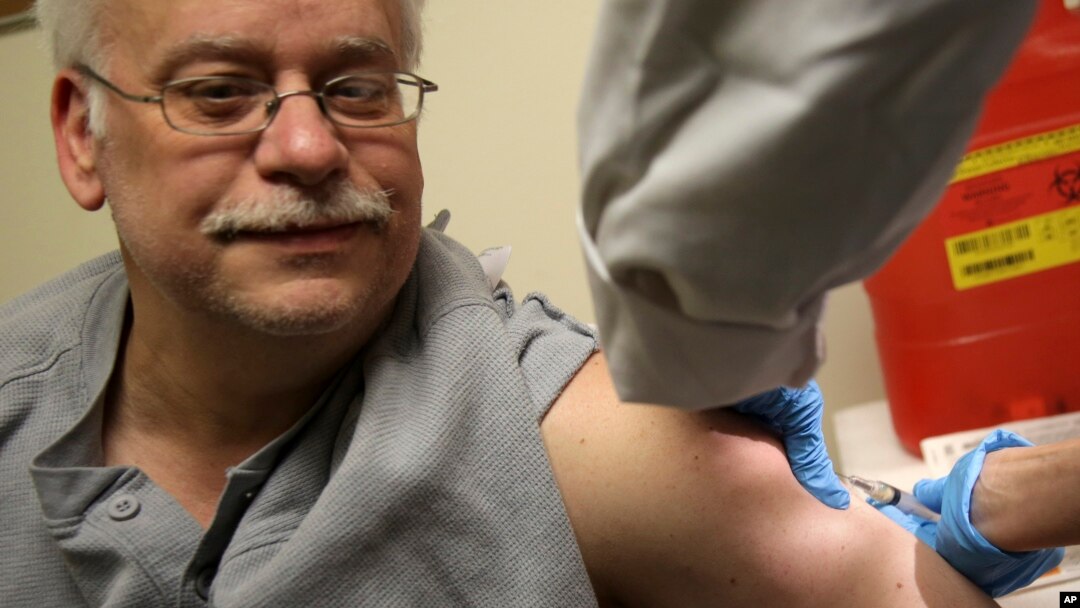 Steve Sierzega mendapat vaksinasi MMR di Rockland County Health Department di Pomona, NY, Rabu, 27 Maret 2019 (foto: AP Photo/Seth Wenig)