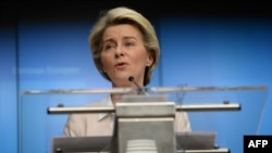 Pemimpin Uni Eropa Ursula von der Leyen dalam konferensi pers usai KTT Uni Eropa di Brussels, 11 Desember 2020. (Foto: JOHANNA GERON/POOL/AFP)