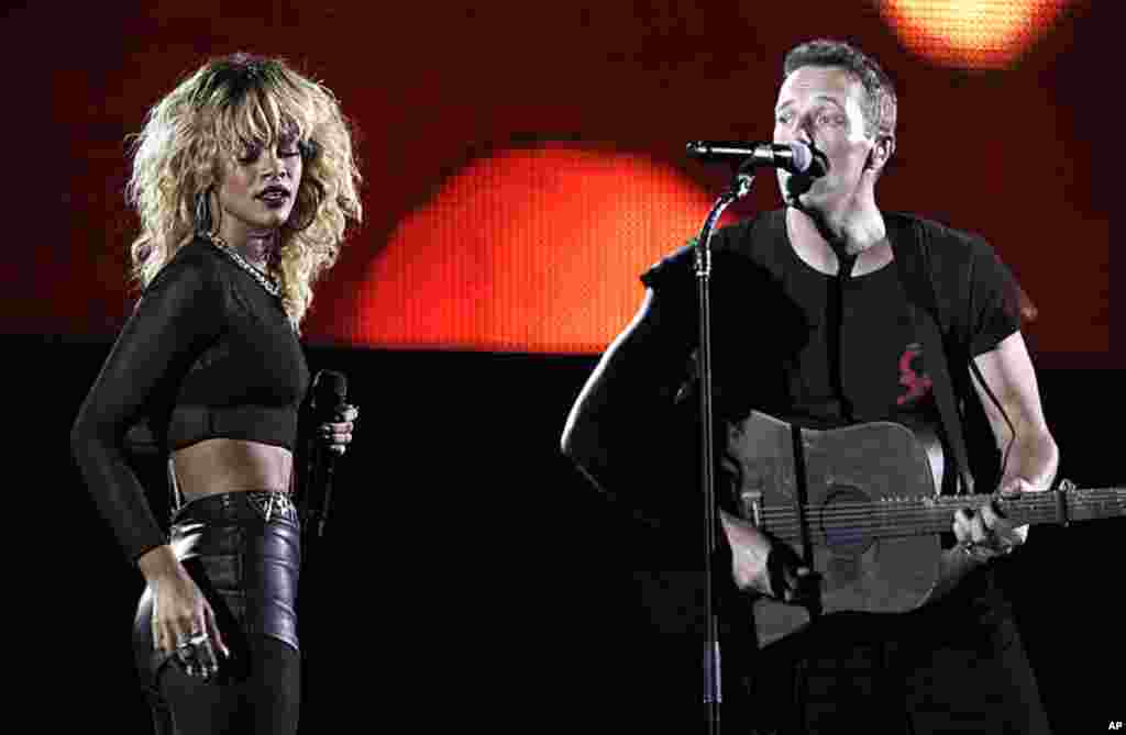 Rihanna, left, and Chris Martin of the band Coldplay perform during the 54th annual Grammy Awards in Los Angeles,  February 12, 2012. (AP Photo/Matt Sayles)
