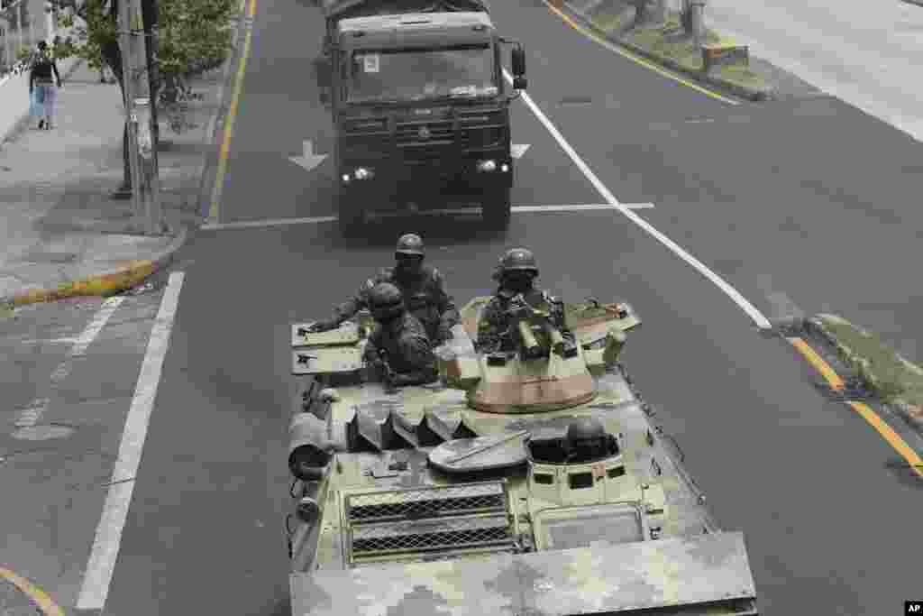 با ادامه اعتراضات در اکوادور، واقع در آمریکای جنوبی، نظامیان محدودیت آمد و شد در برخی از شهرهای این کشور اعلام کردند.&nbsp;اعتراضات پنجشنبه گذشته و در واکنش به کاهش یارانه سوخت آغاز شد.&nbsp;
