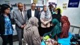 Mkurugenzi Mkuu wa Shirika la Afya Duniani (WHO) Tedros Adhanom Ghebreyesus (katikati) , alipotembelea hospitali ya watoto huko Port Sudan Septemba 7, 2024.